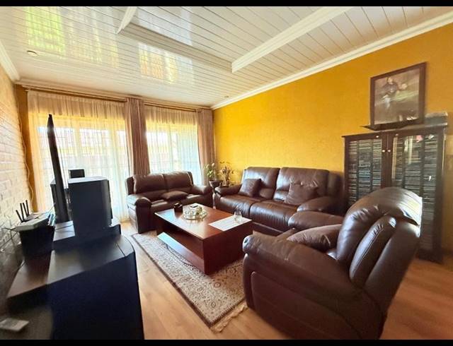 3 BEDROOM HOUSE FOR SALE IN VANDERBIJLPARK CE 3